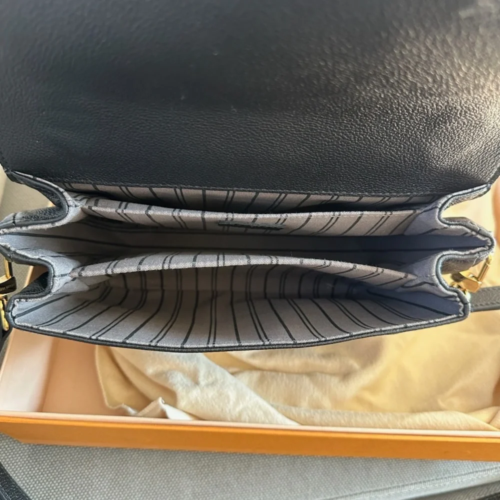 Pochette Métis
Monogram Empreinte Leather - Black - Picture 8 of 12